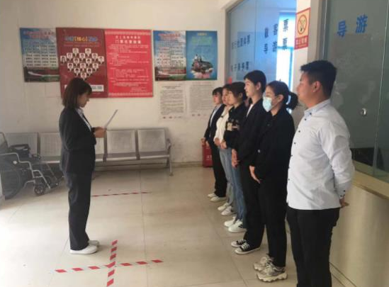 領(lǐng)下認(rèn)真閱讀了王杰生前的日記，其“一不怕苦，二不怕死”的王杰精神以及“在榮譽(yù)上不伸手，在待遇上不伸手，在物質(zhì)上不伸手”的崇高精神讓每一位黨員思想上受到洗禮，黨性上得到錘煉。