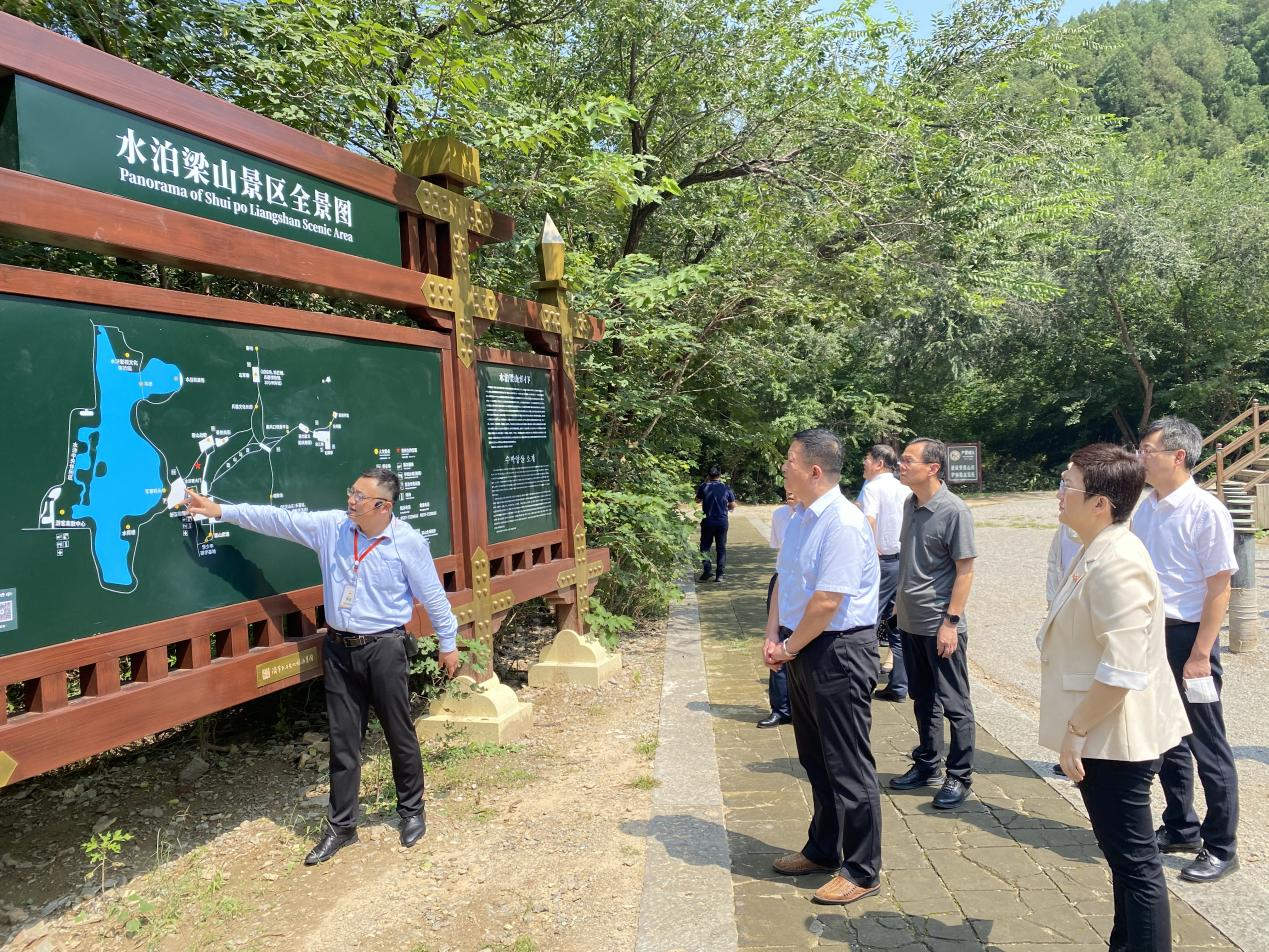 市重點項目掛圖作戰(zhàn)總指揮部赴曾廟景區(qū)、水泊梁山景區(qū)督導(dǎo)調(diào)研重點景區(qū)提升項目